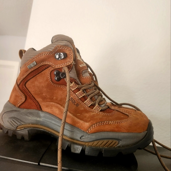 Vasque GoreTex hiking boots - Picture 1 of 4